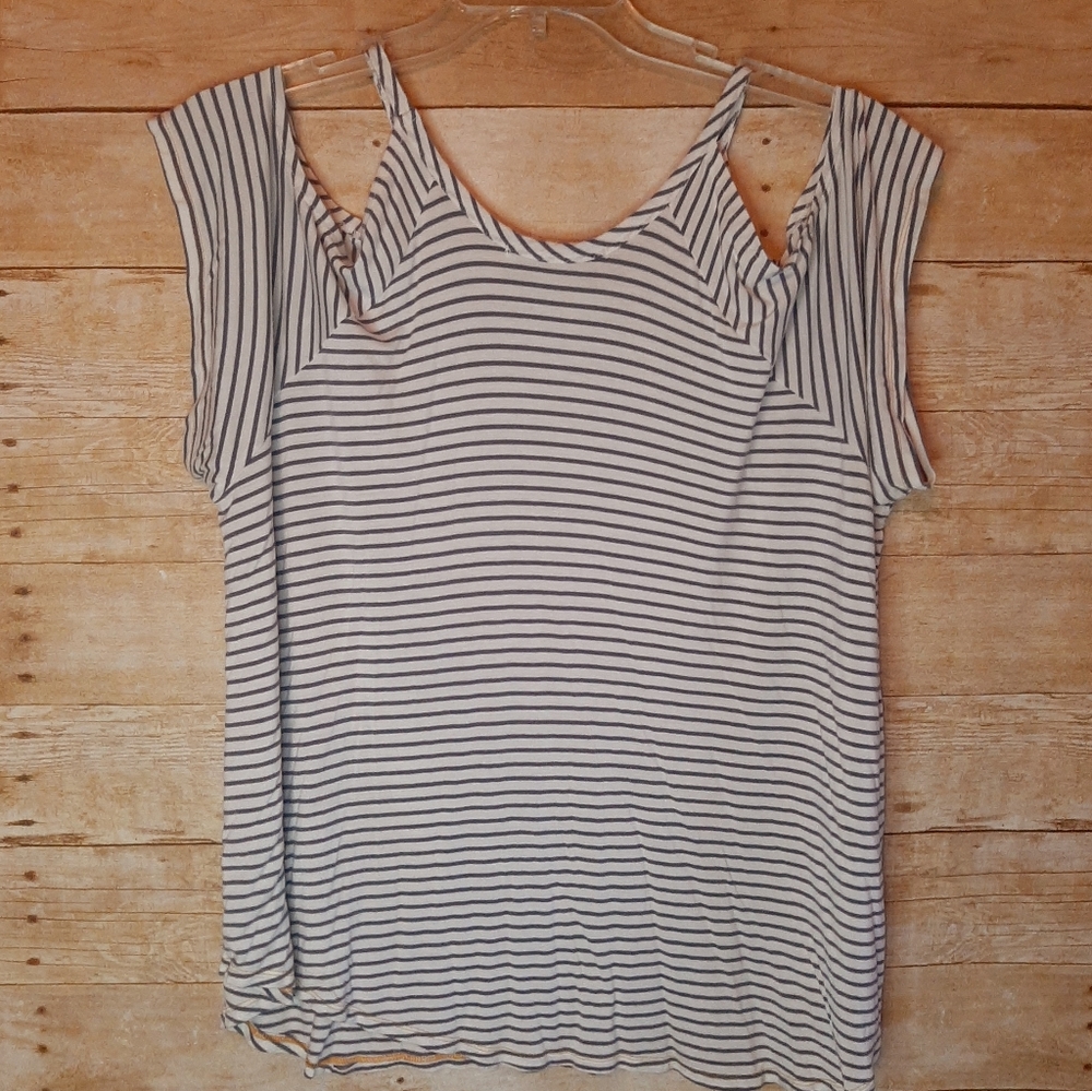 American Rag Cold Shoulder "Sun Kissed" Shirt, 2X - Picture 3 of 4